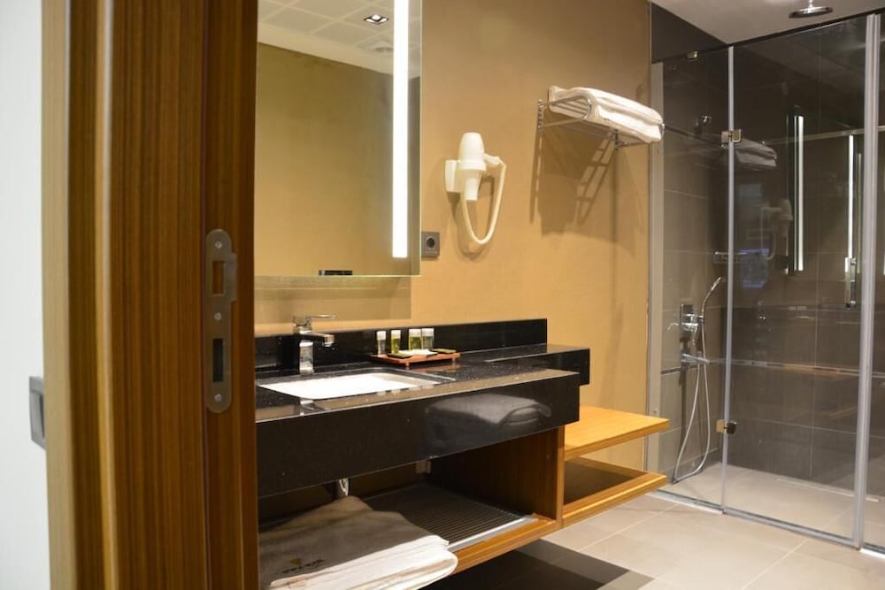 Deluxe Suite, 2 Bedrooms, Balcony photo 3
