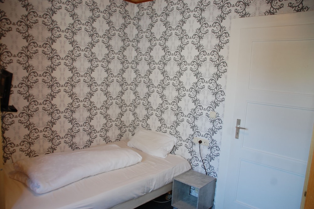 Single Room, Shared Bathroom (Private Shower/Shared Wc)