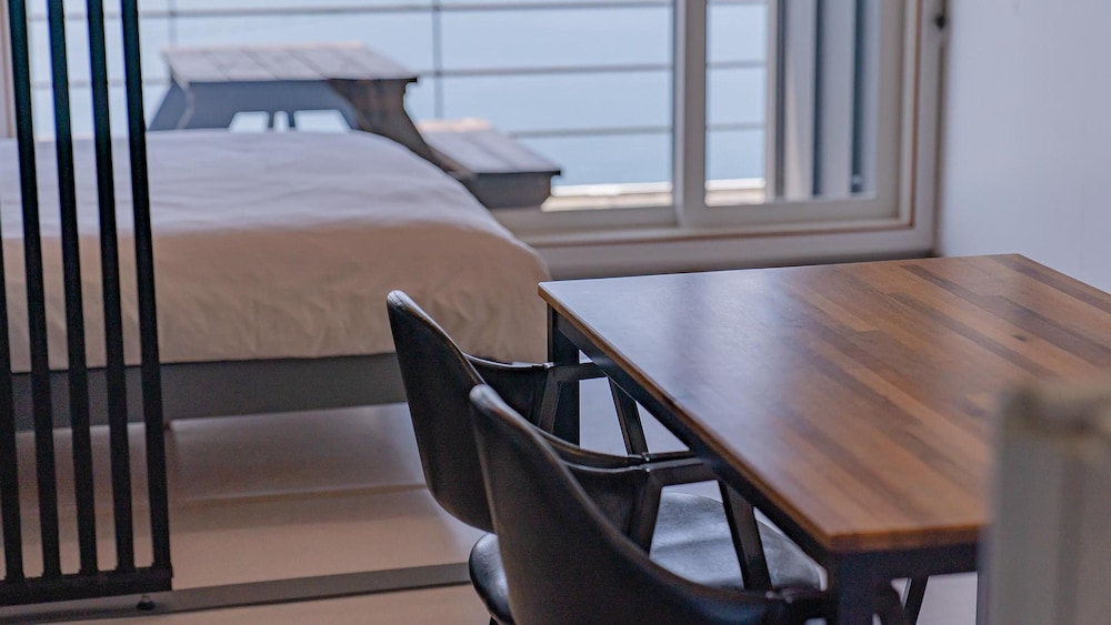 Basic Room, 1 Bedroom (Chocolate Hazelnut (Ocean View)) photo 2