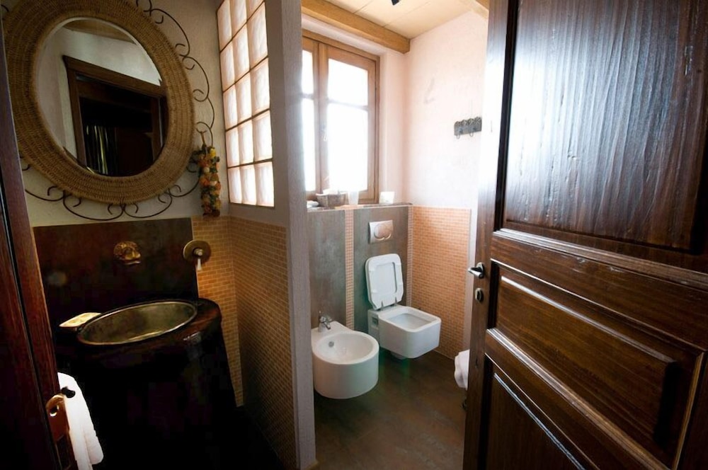 Family Suite, 1 Bedroom, Ensuite photo 2