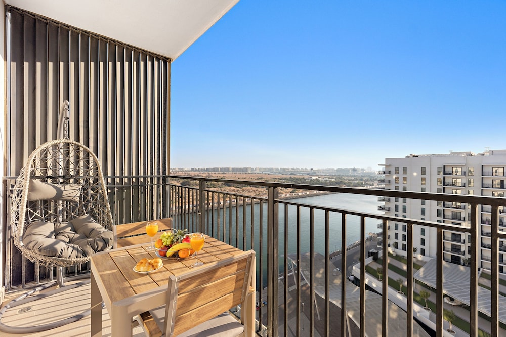 Signature Apartment, Balcony, Canal View
