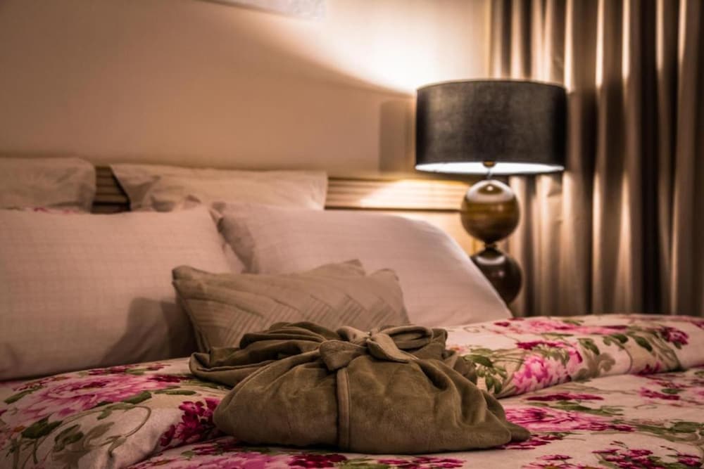 Deluxe Room, 1 Queen Bed