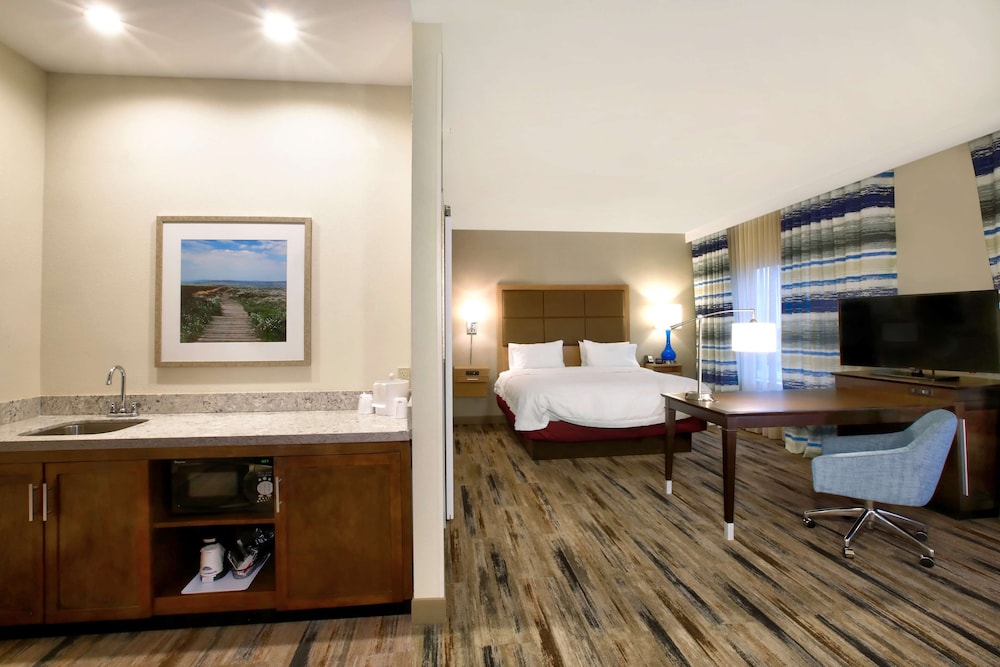 Studio, 1 King Bed, Accessible, Bathtub (Mobility & Hearing) photo 3