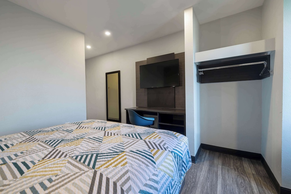 Superior Room, 1 Queen Bed, Non Smoking photo 1