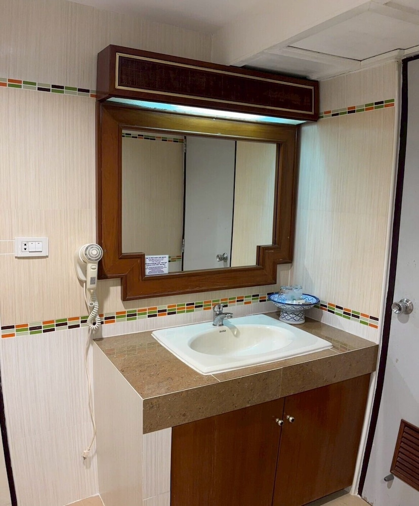 Honeymoon Room - Photo 11