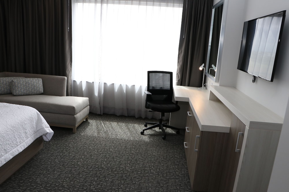 Room, 1 Queen Bed, Accessible (Roll-in Shower) - Photo 3