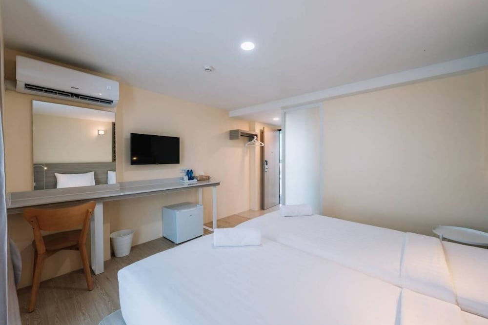 Standard Twin Room - Photo 4