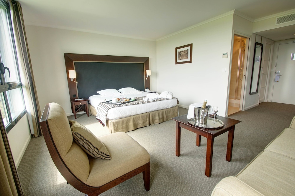 Junior Suite, 1 King Bed, Golf View photo 3