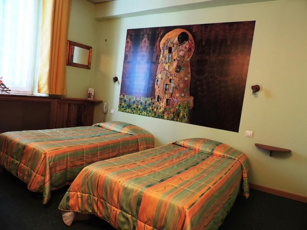 Standard Twin Room - Photo 1