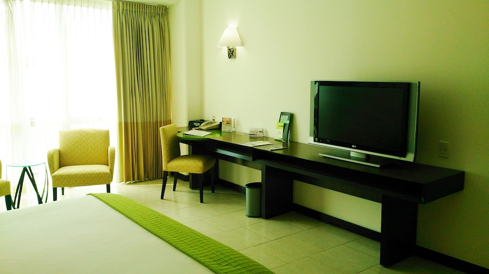 Deluxe Room, 1 King Bed, Sea View - Photo 2