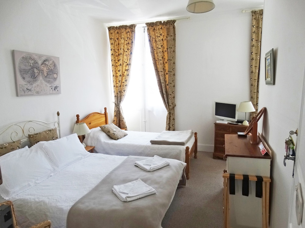 Room, Multiple Beds, Private Bathroom (Fleurie) photo 1