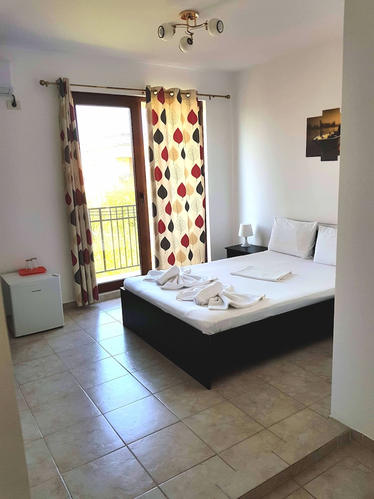 Double Room, Balcony - Photo 7