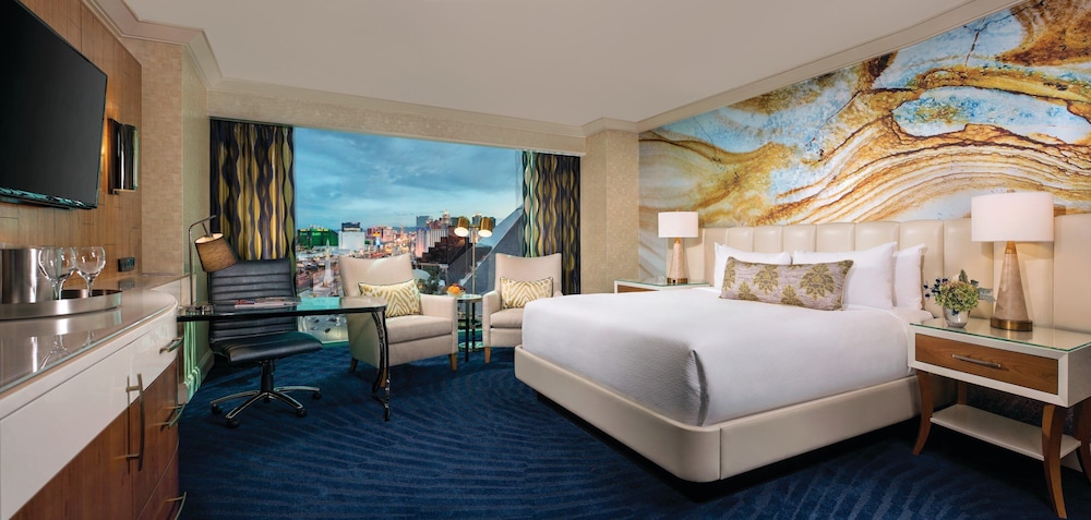 Resort King Strip View - Photo 4