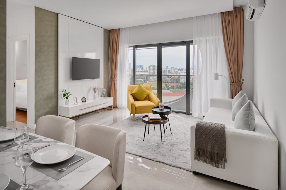 2 bedroom Family Suite - Photo 3