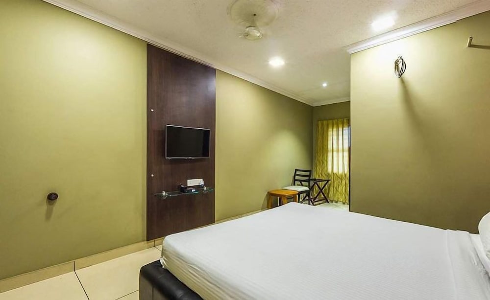 Basic Single Room, 1 Twin Bed, Accessible, Smoking photo 1
