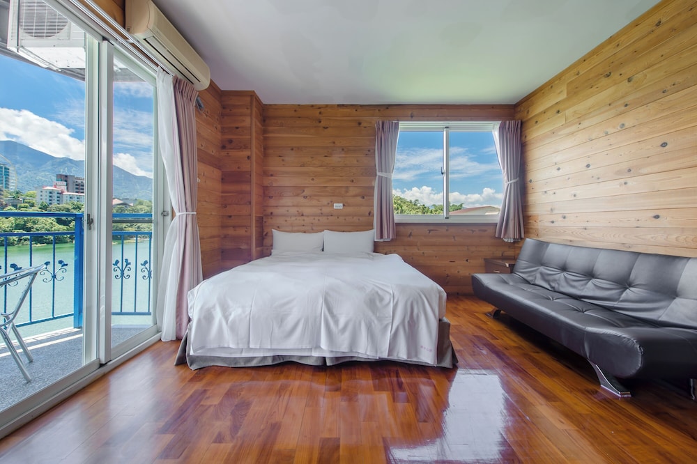 King Room with Lake View - Photo 1