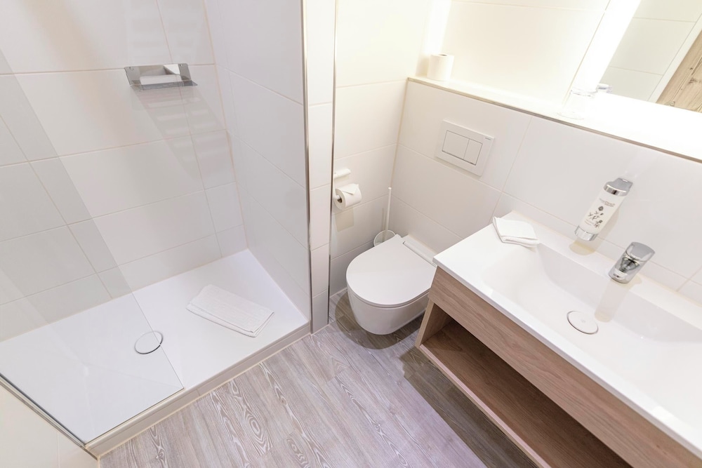 Comfort Plus Single Room with Balcony photo 3