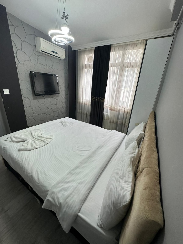 Club Apartment photo 2