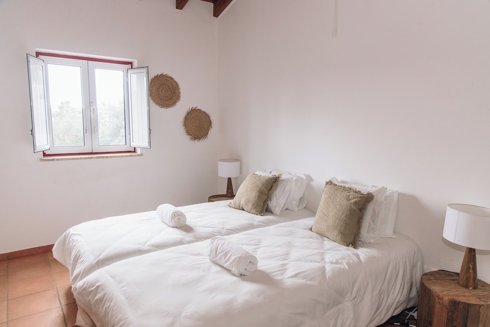 Basic Twin Room, Pool View photo 3