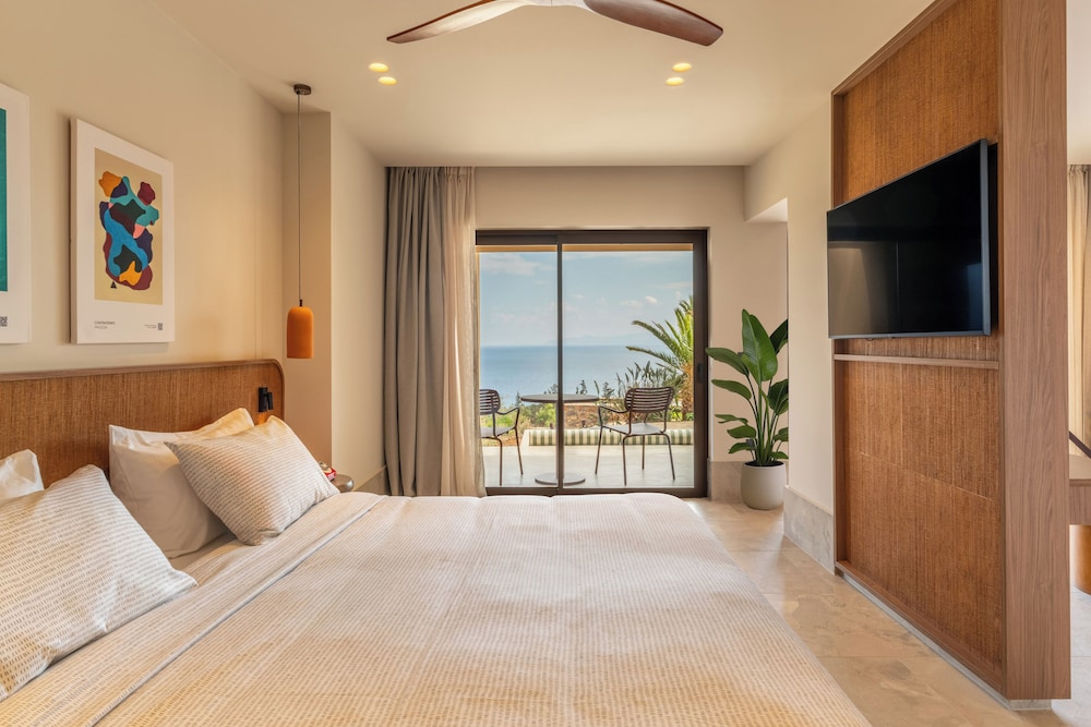 Beach House Private Pool Sea View thumbnail 5