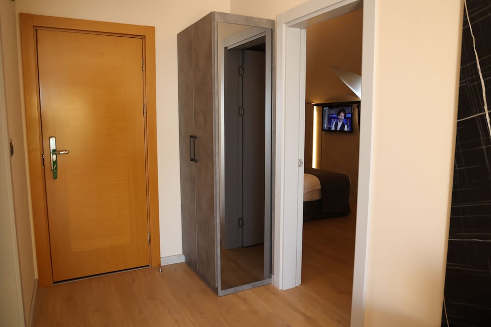 Deluxe Suite, Lanai, Sea Facing photo 2