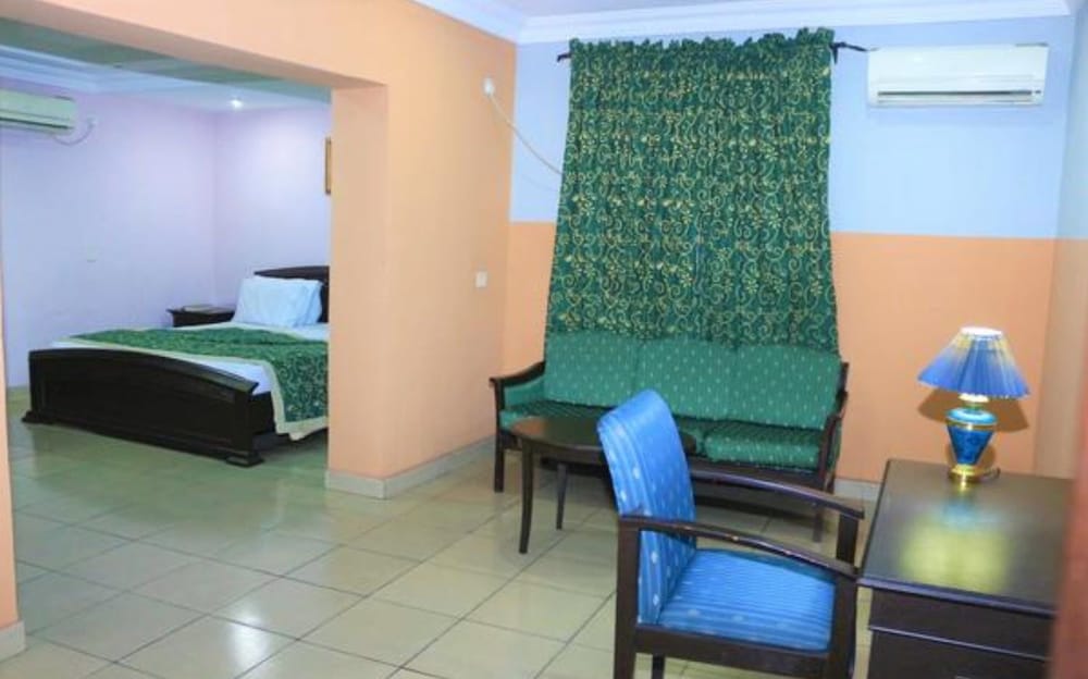 Basic Room, 1 Queen Bed, Non Smoking