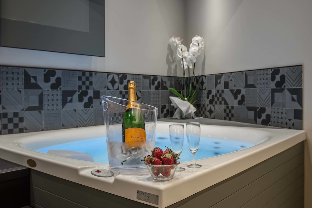 Deluxe Double Room, Jetted Tub, Ground Floor photo 3