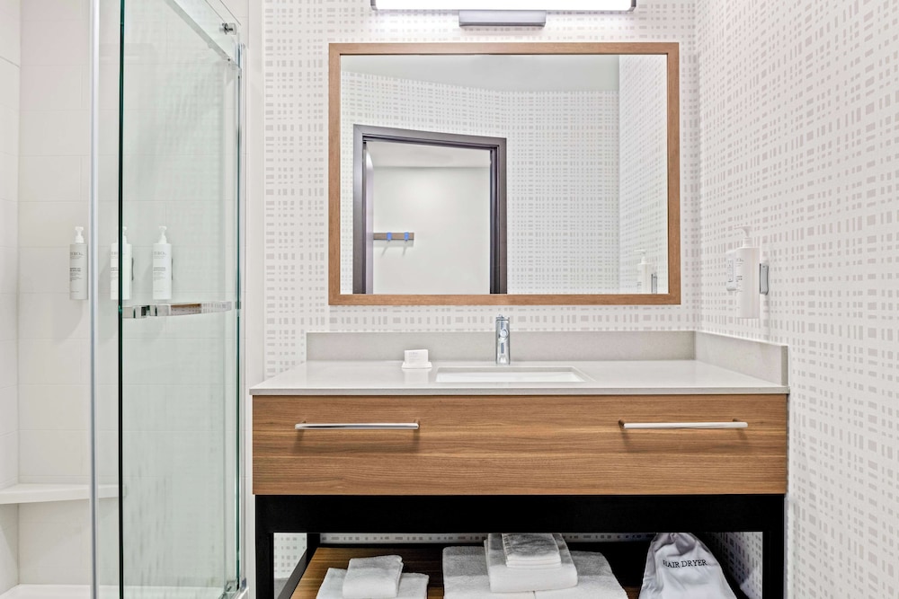 Studio, 1 King Bed, Accessible, Bathtub (Mobility) - Photo 9