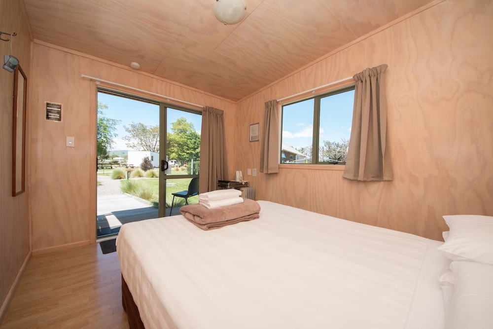 Standard Cabin, 1 Queen Bed with Shared Bathroom photo 3