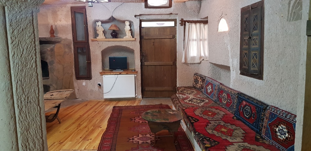 Cave House photo 3