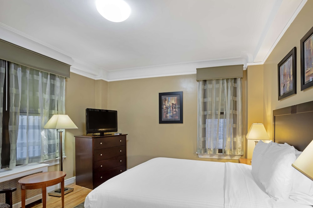 Standard Apartment, 1 Queen Bed, Non Smoking, Kitchen (Penthouse;With Sofabed) thumbnail 5