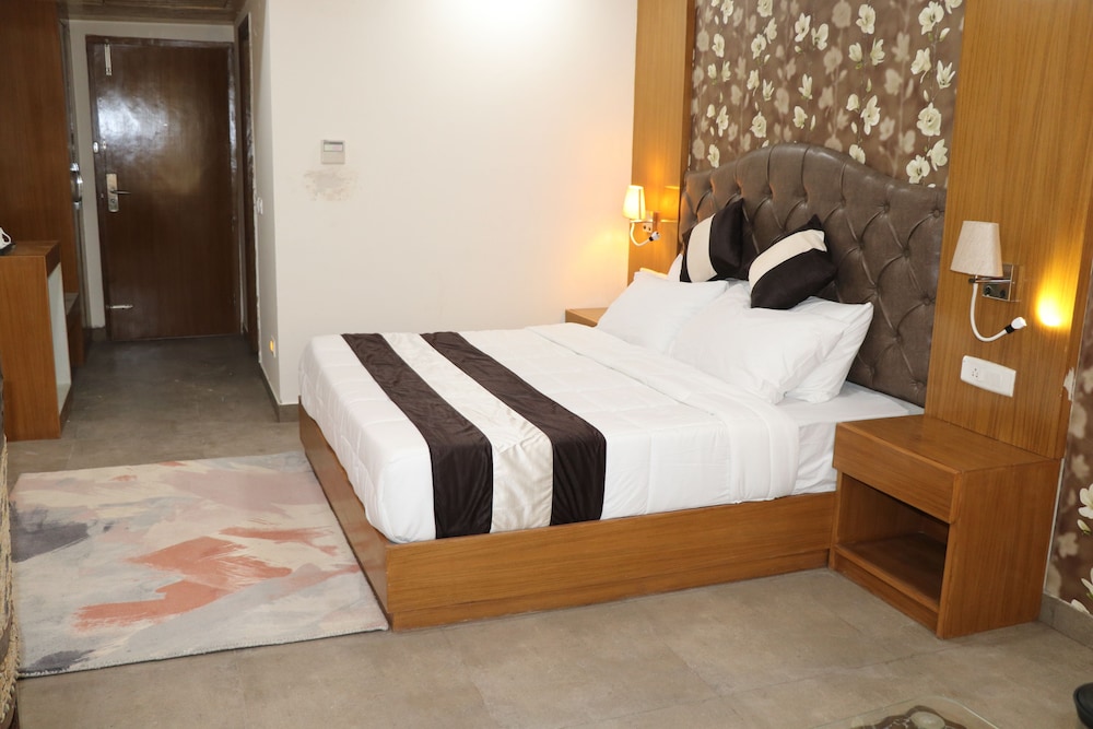 Royal Suite - Photo 2