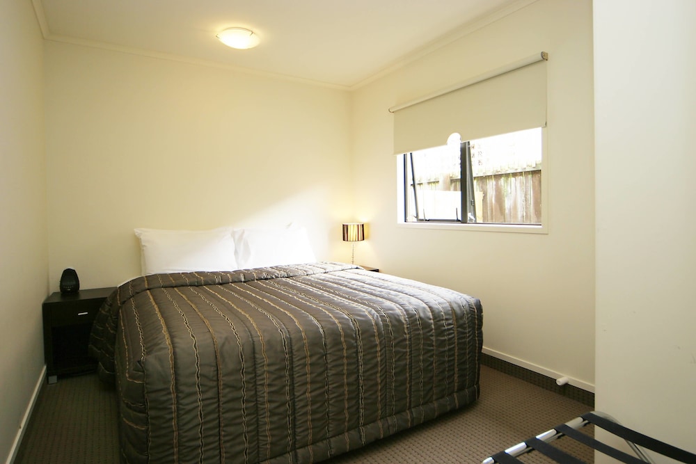 Comfort Suite, 1 King Bed with Sofa bed, Jetted Tub, Courtyard Area photo 1