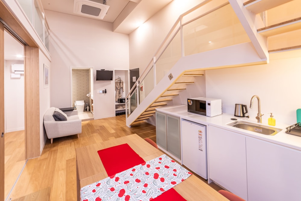 Premium Family Suite With Loft 1606 - Photo 3