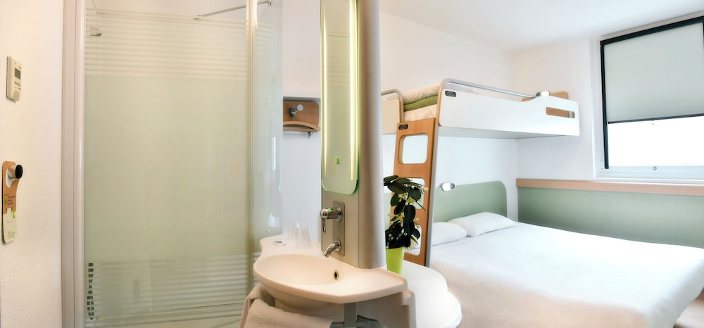 Triple Room, Multiple Beds photo 3