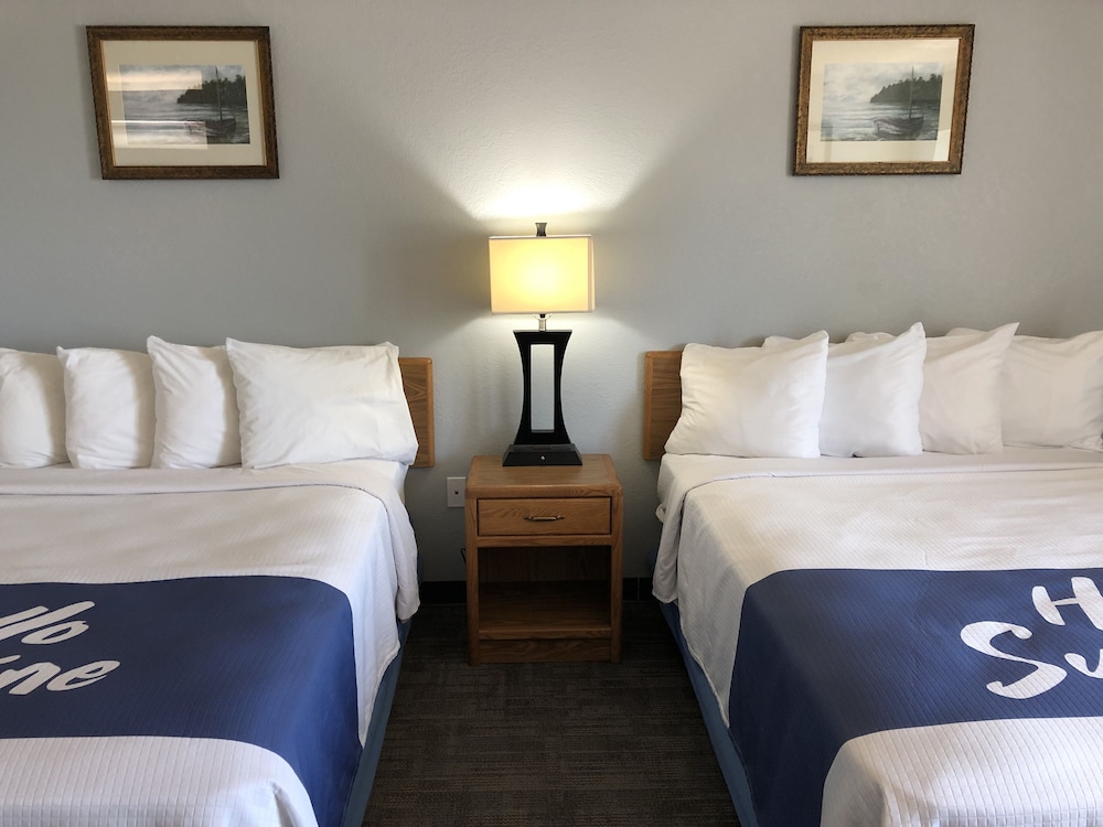 Standard Room, 2 Queen Beds - Photo 6