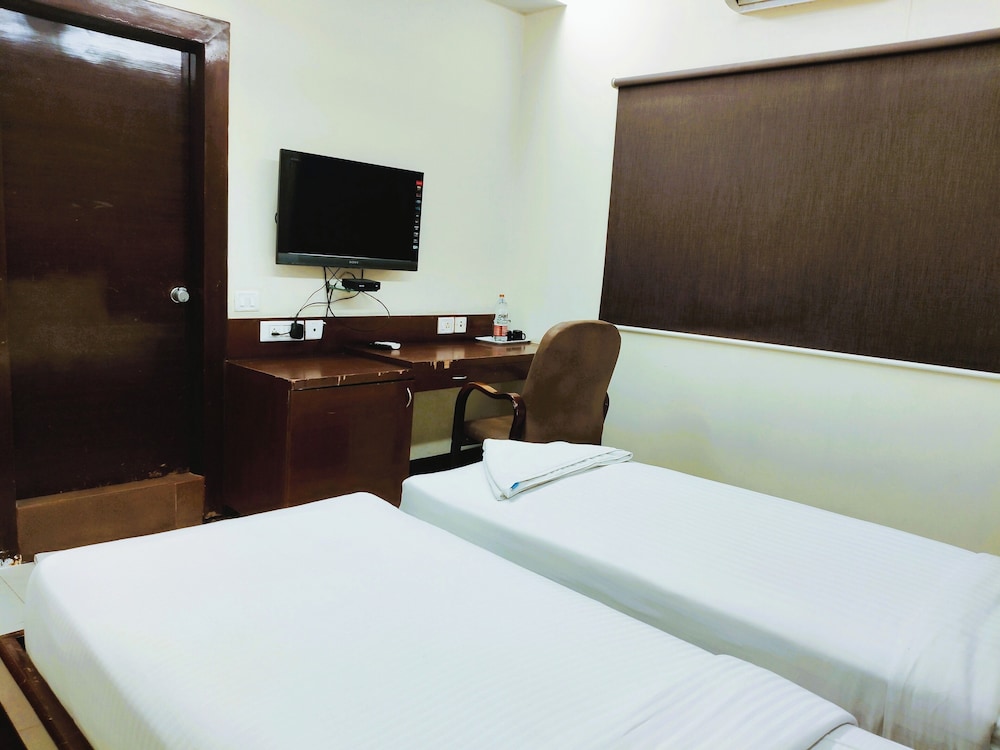 Deluxe Room - Photo 19