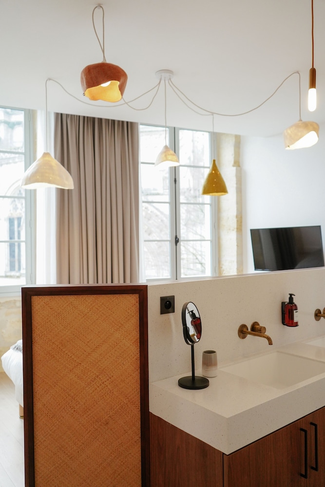Deluxe Room - Photo 12