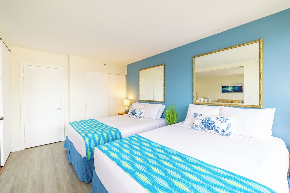 High Floor Ocean View Condo w/ 2 Beds and Parking: Family Condo, 1 Bedroom, Balcony, Partial Ocean View (0115) photo