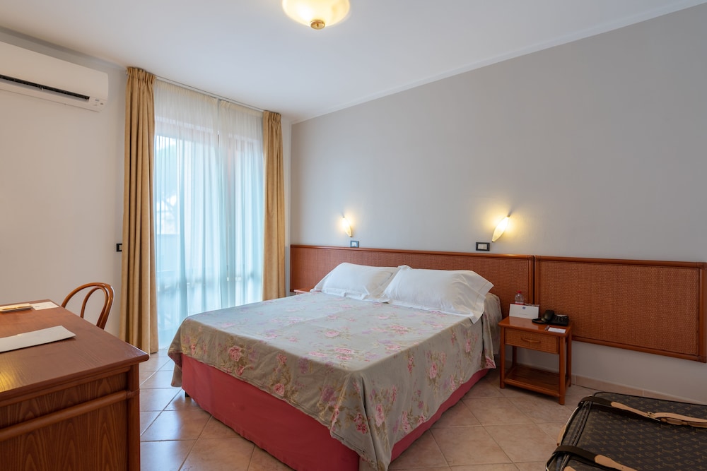 Standard Double or Twin Room, Garden View photo 1