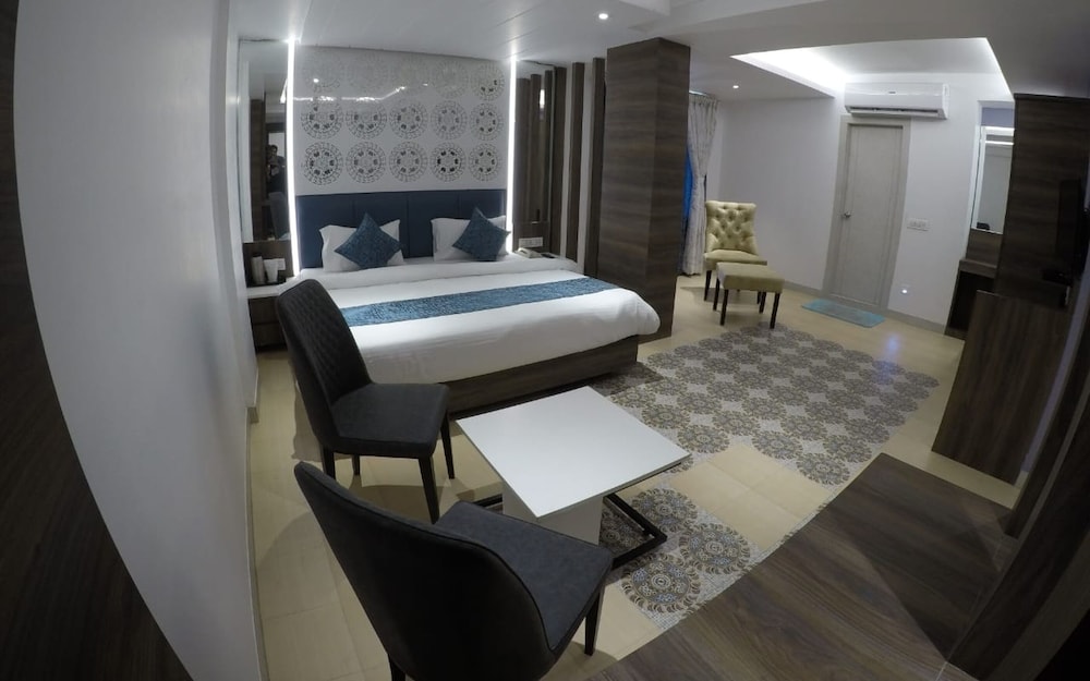 Luxury Room, 1 King Bed photo 1