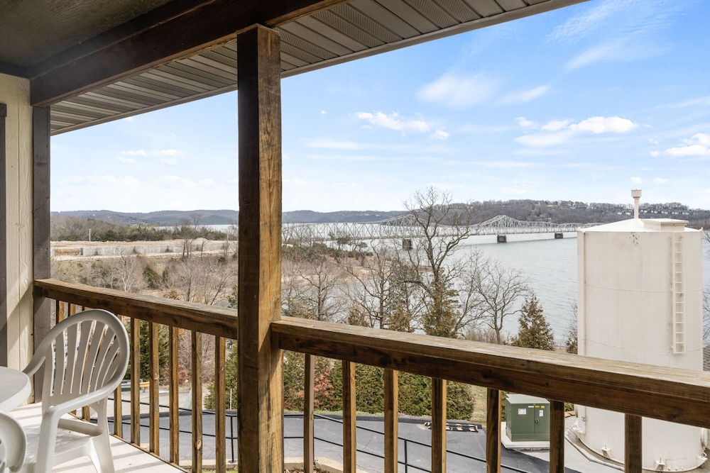2 - BD Lakeview Economy Suite Unit 228