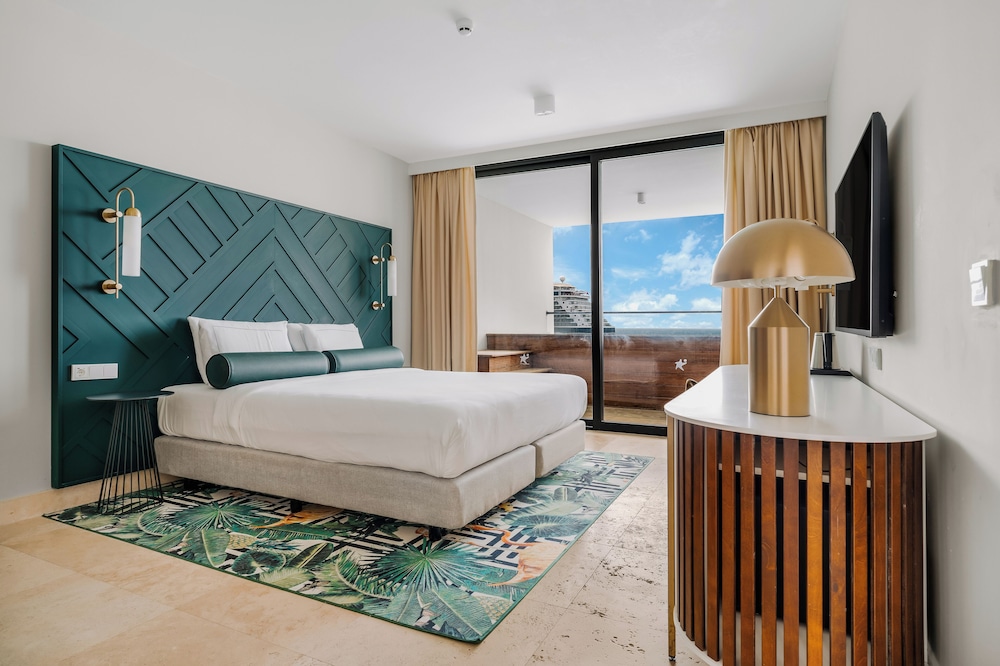 Suite, 1 King Bed (Penthouse Suite) thumbnail 6