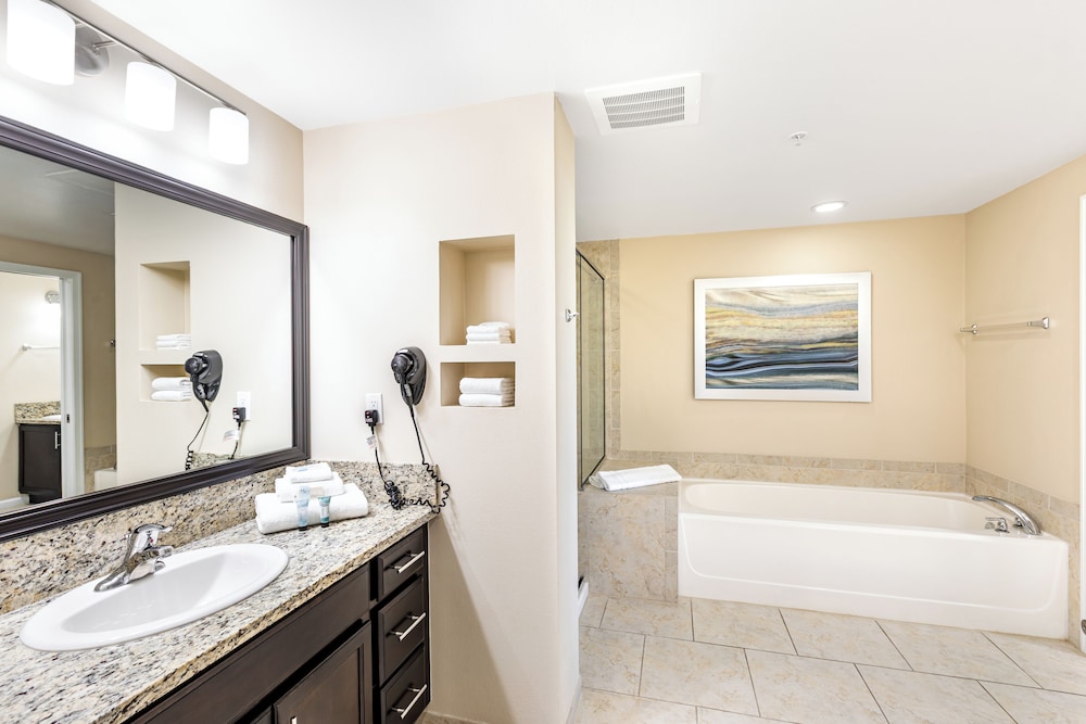Deluxe Two Bedroom Suite, Pool View - Photo 24