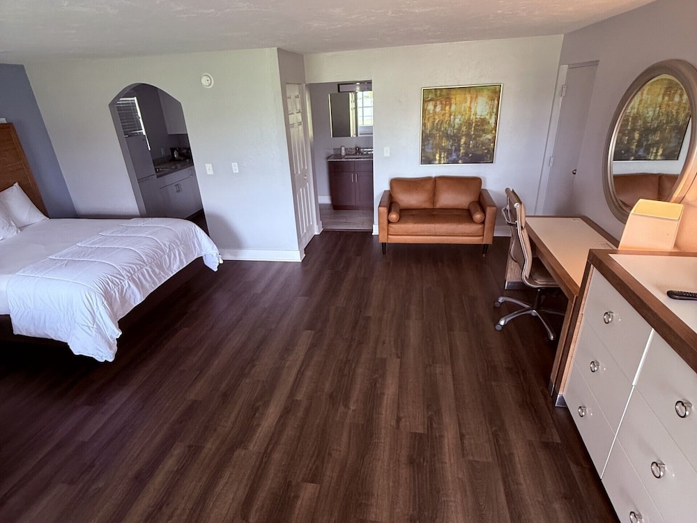Deluxe Studio Suite, 2 Queen Beds