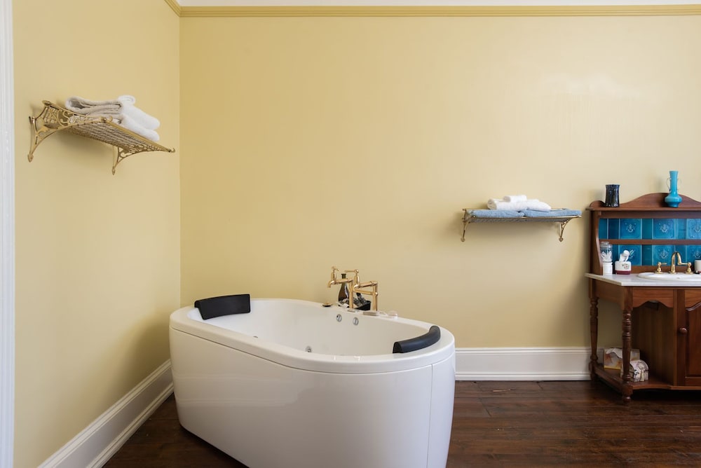 Superior House, Jetted Tub, Garden View photo 3