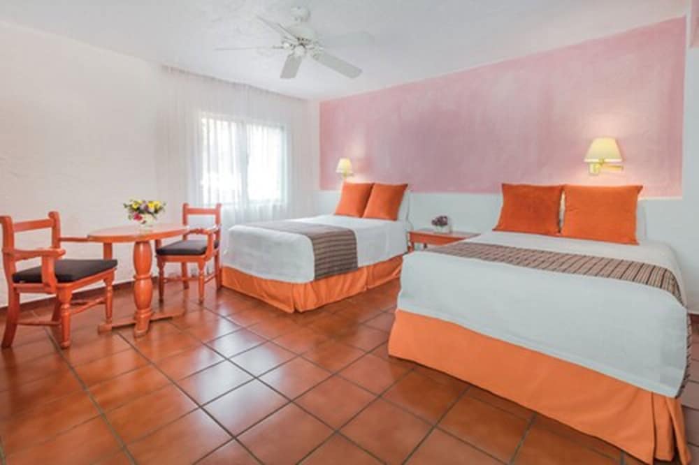 Standard Room, 2 Double Beds photo 3