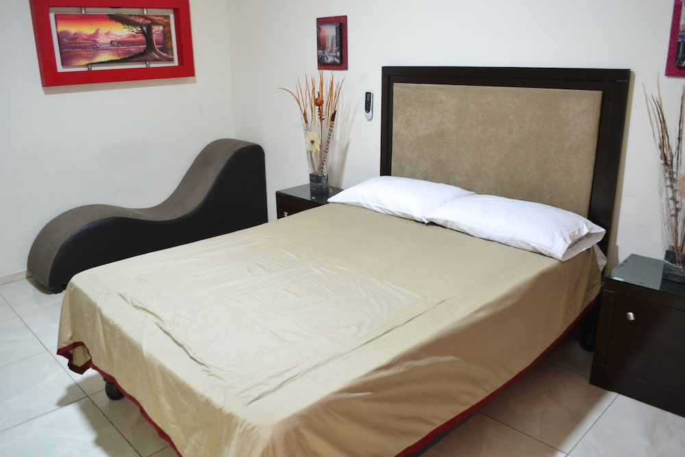 Basic Room, 1 Queen Bed photo 1