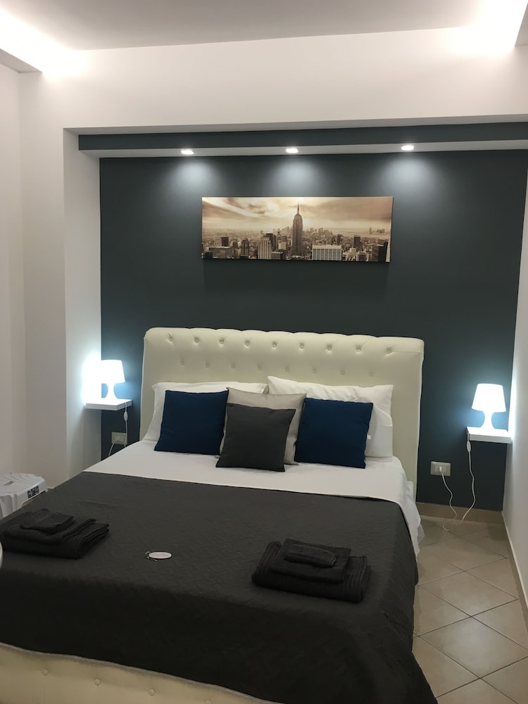 Deluxe Double Room (Grey Room) photo 2