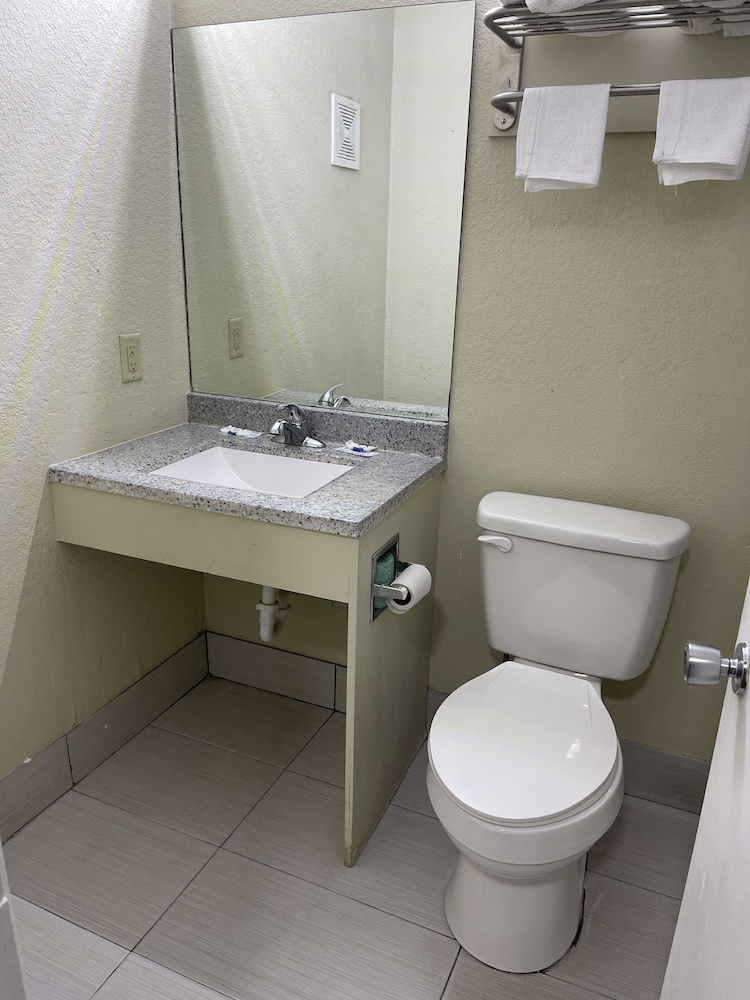 Room, 2 Double Beds, Non Smoking - Photo 7